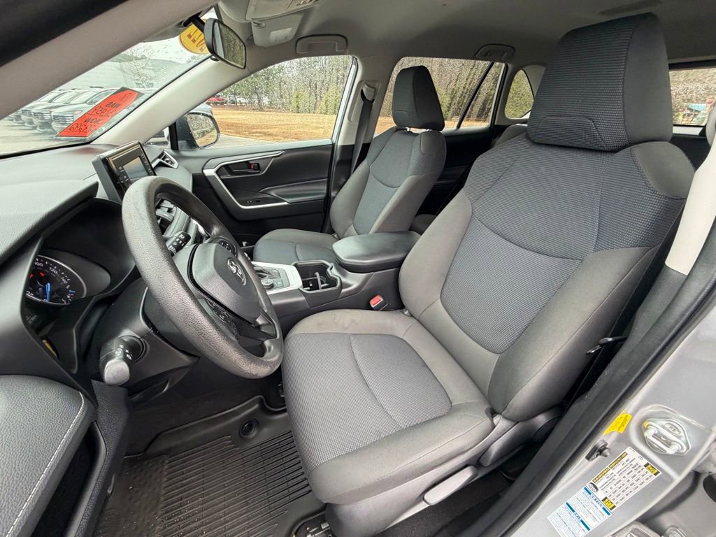 Used 2022 Toyota RAV4 LE image 10