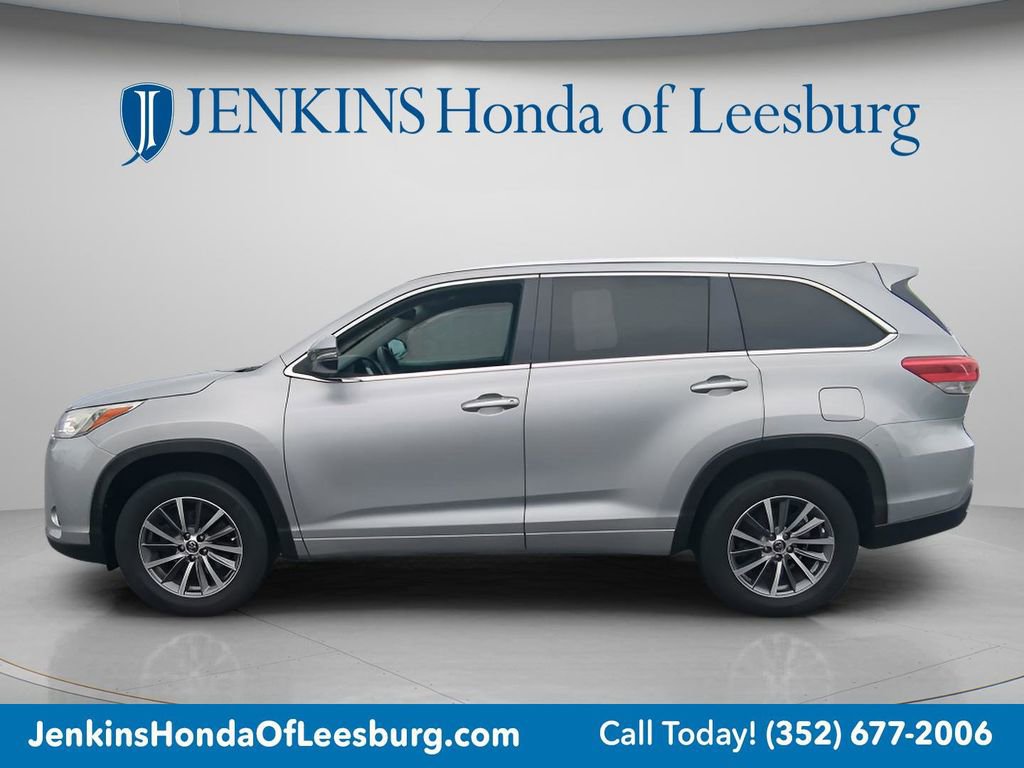 Used 2017 Toyota Highlander XLE FWD image 6
