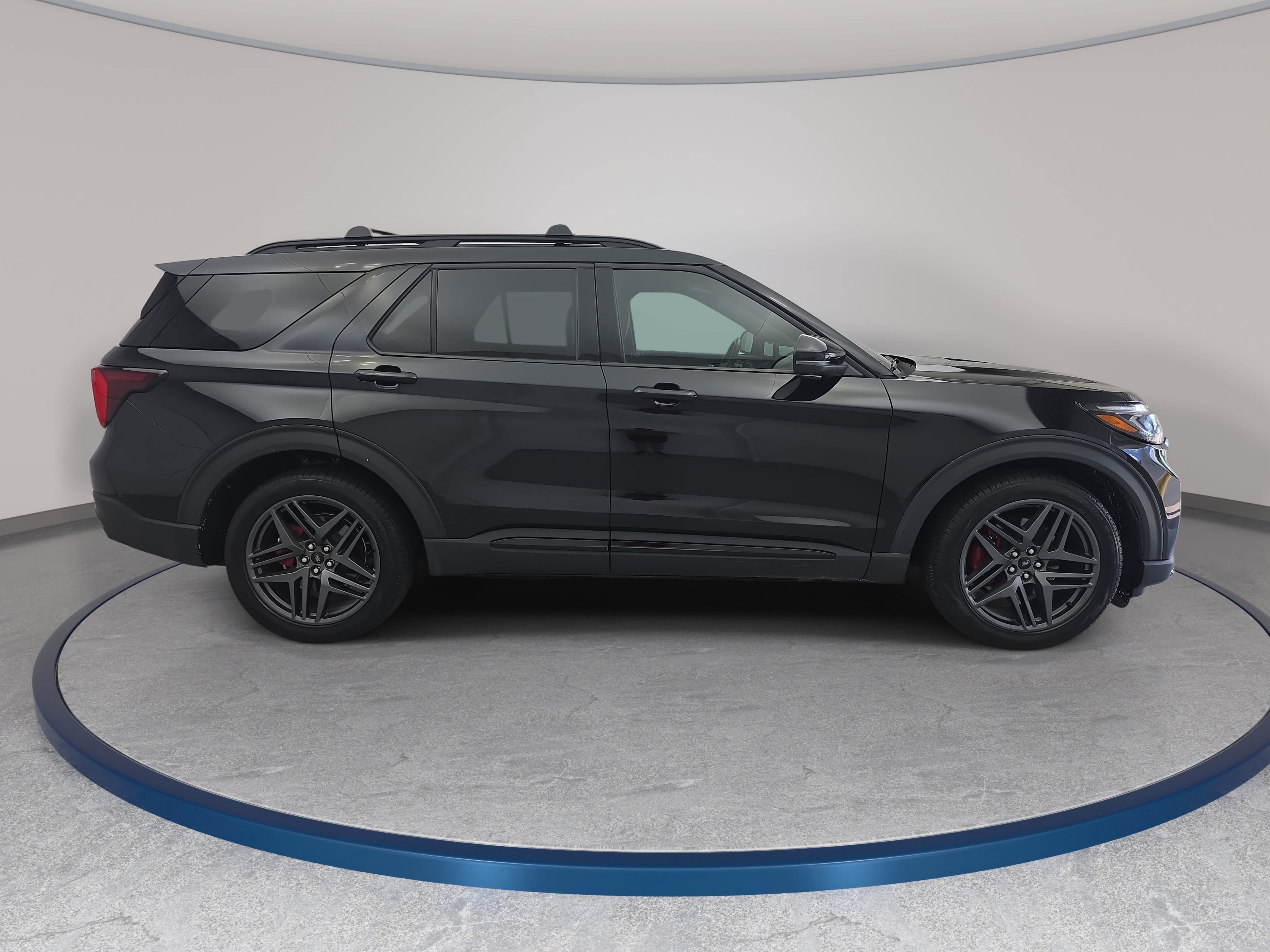 Used 2025 Ford Explorer ST AWD/4WD image 4