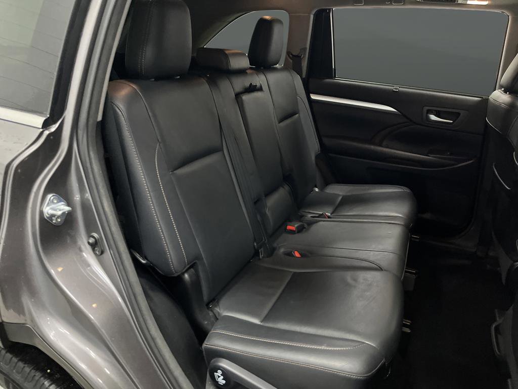 Used 2017 Toyota Highlander XLE AWD/4WD image 30