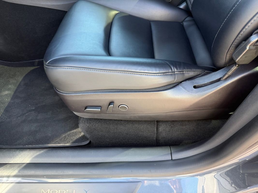 Used 2022 Tesla Model Y Performance image 23