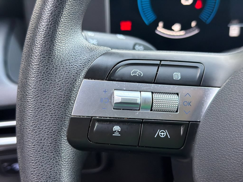 Used 2025 Hyundai Tucson SE FWD image 24