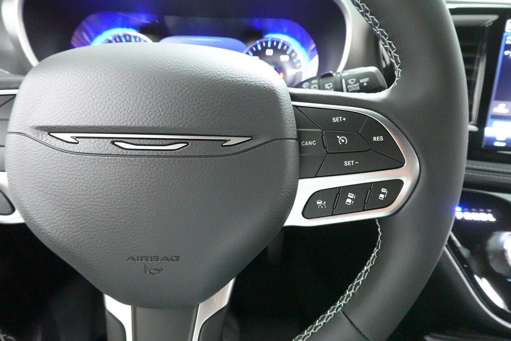 New 2027 Chrysler Pacifica Select FWD image 12