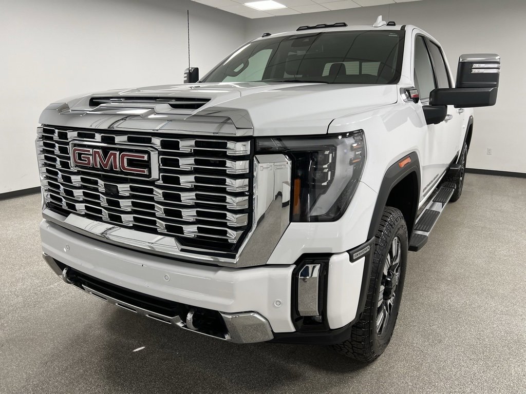 Used 2024 GMC Sierra 3500 Denali image 5