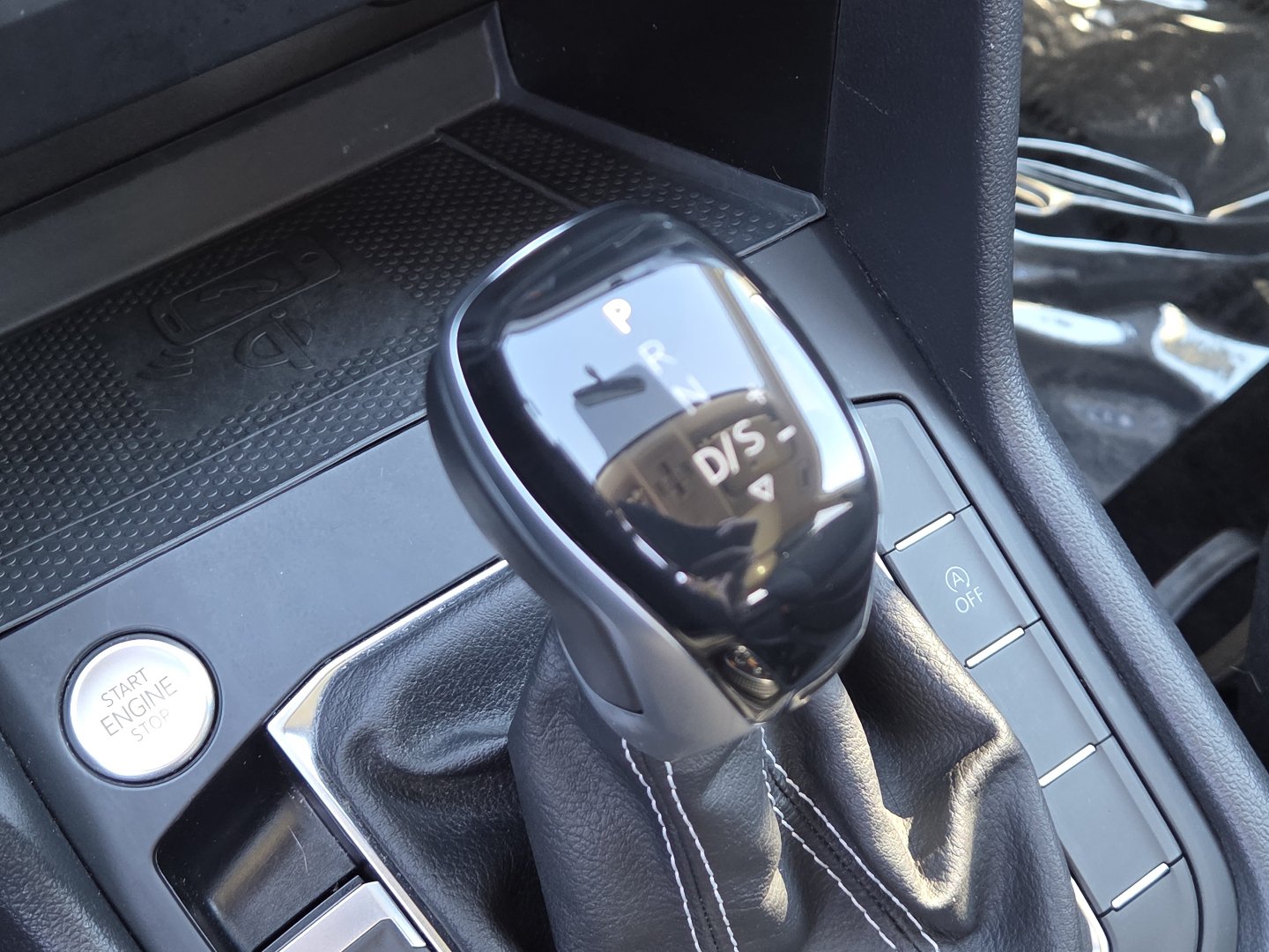 Used 2022 Volkswagen Taos SE FWD image 29