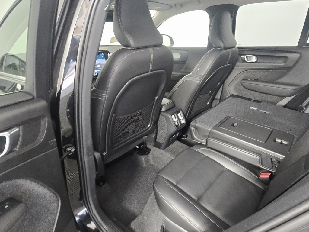 Certified 2025 Volvo XC40 B5 Core image 14