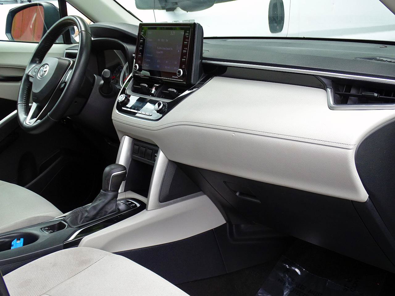 Used 2022 Toyota Corolla Cross LE w/ Moonroof Package AWD/4WD image 38