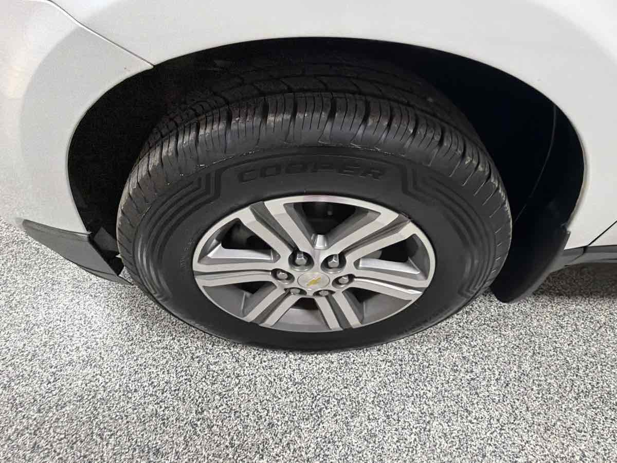 Used 2017 Chevrolet Traverse LT FWD image 36