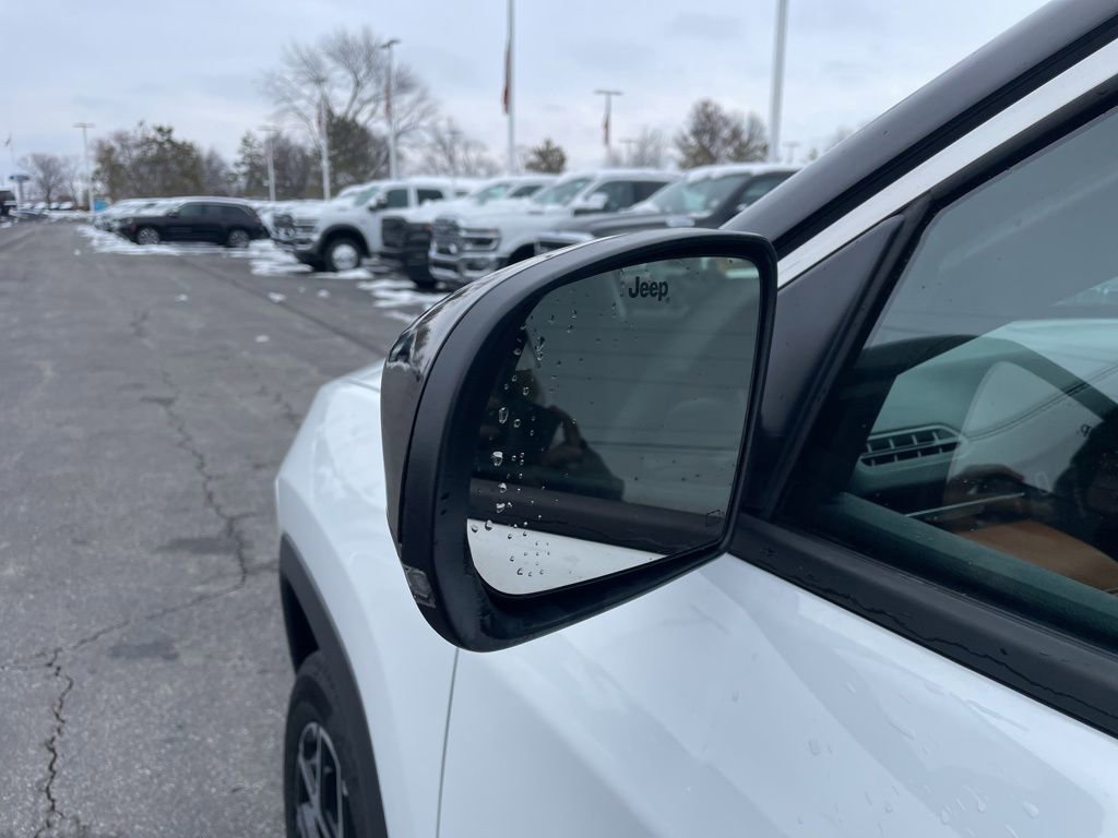 Used 2024 Jeep Compass Limited image 13