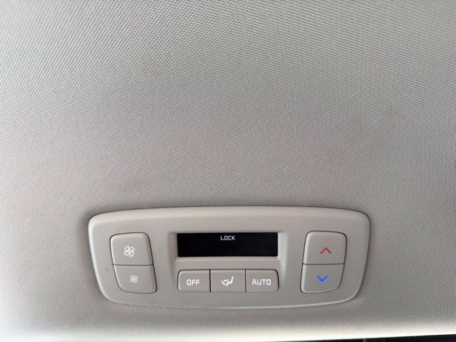 Used 2025 Kia Carnival EX FWD image 29