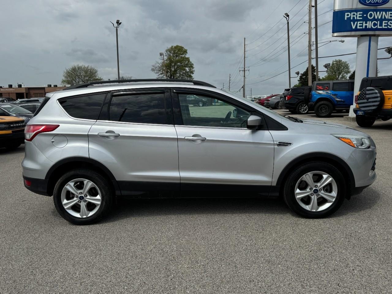 Used 2015 Ford Escape SE w/ Equipment Group 201A image 2