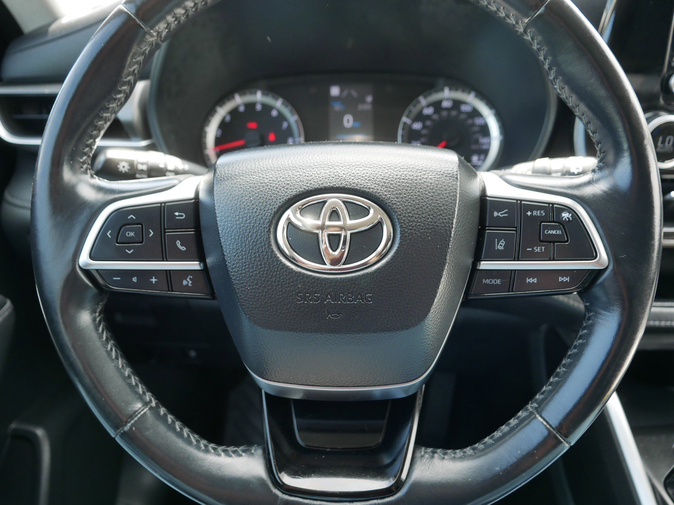 Used 2021 Toyota Highlander LE AWD/4WD image 25