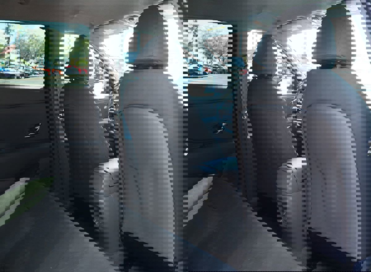 Used 2024 Hyundai Elantra SE image 28