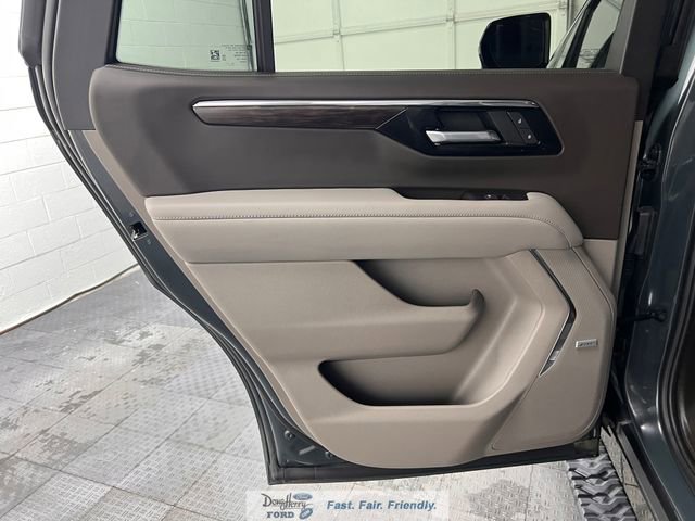 Used 2025 Chevrolet Tahoe Z71 w/ Comfort Package image 29