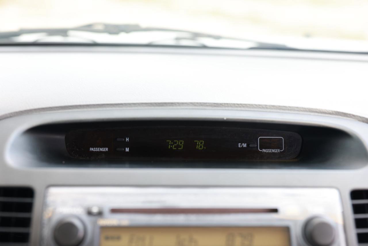 Used 2005 Toyota Camry SE FWD image 32