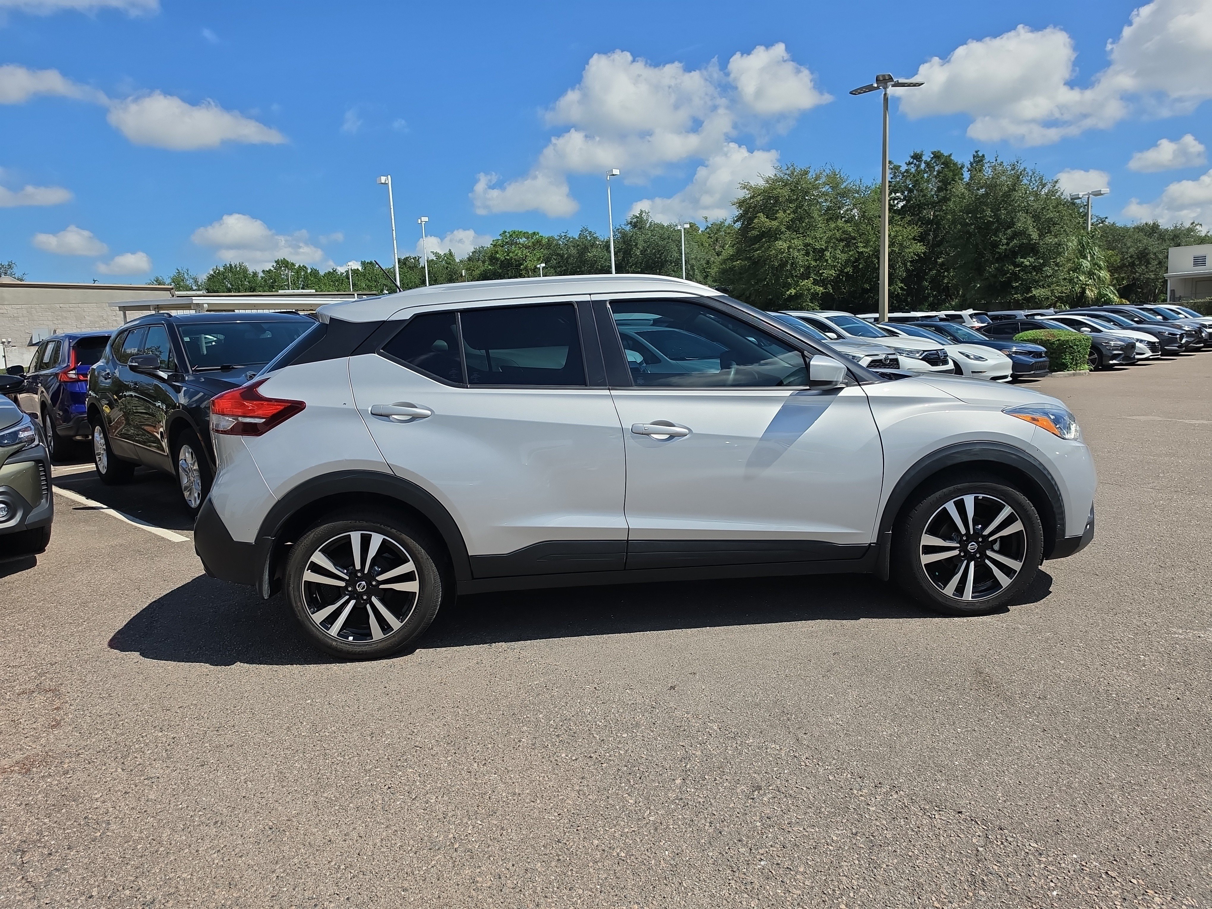 Used 2020 Nissan Kicks SV FWD image 9