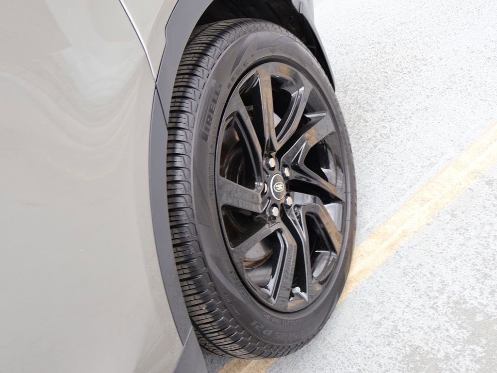 Certified 2025 Land Rover Discovery S AWD/4WD image 40