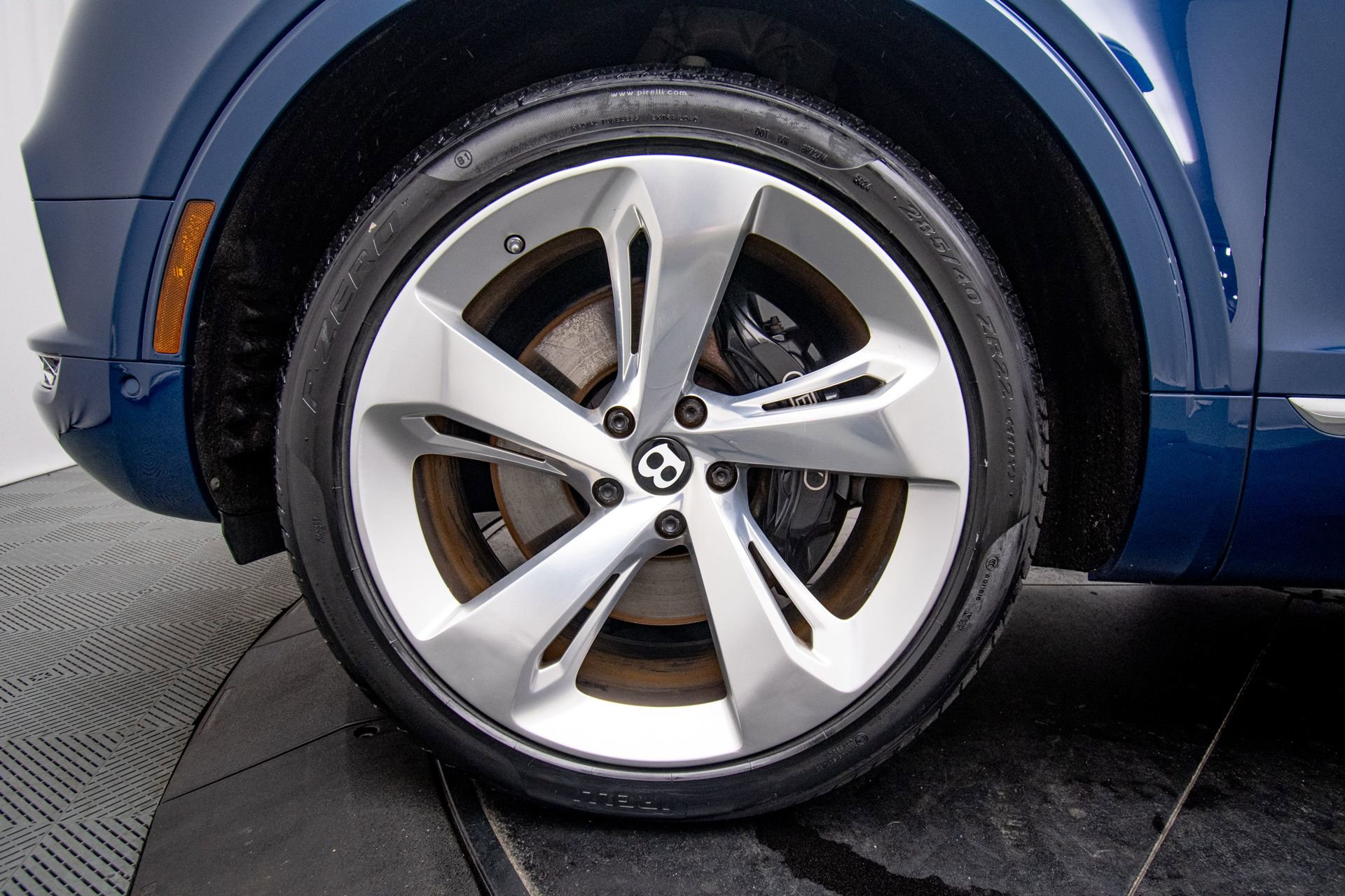 Used 2018 Bentley Bentayga Activity image 39