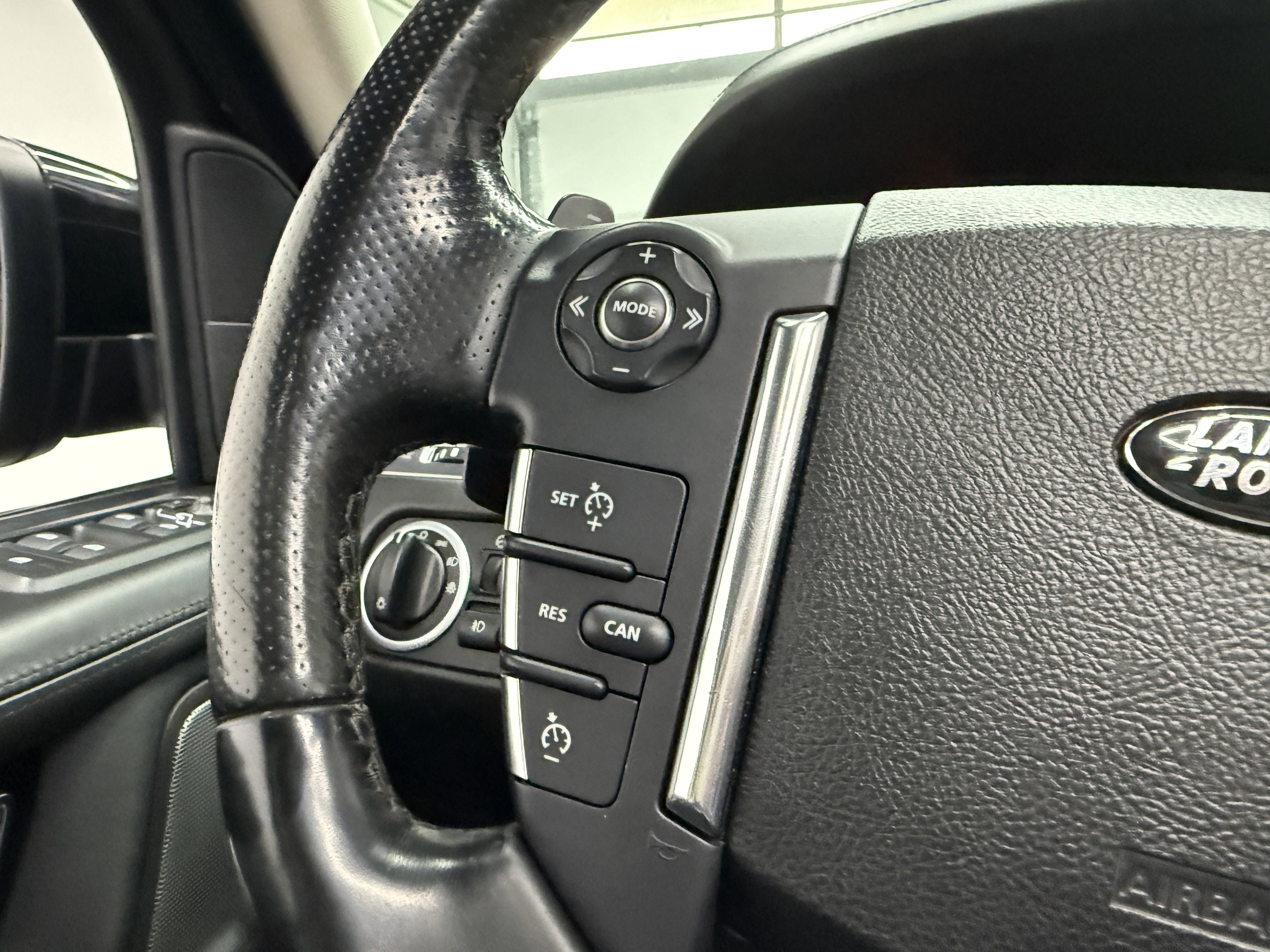 Used 2010 Land Rover Range Rover Sport Supercharged image 14