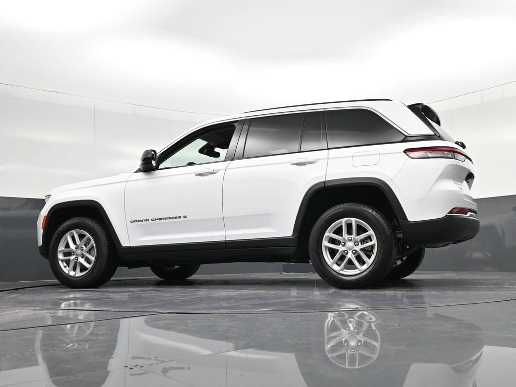 Used 2023 Jeep Grand Cherokee Laredo AWD/4WD image 40