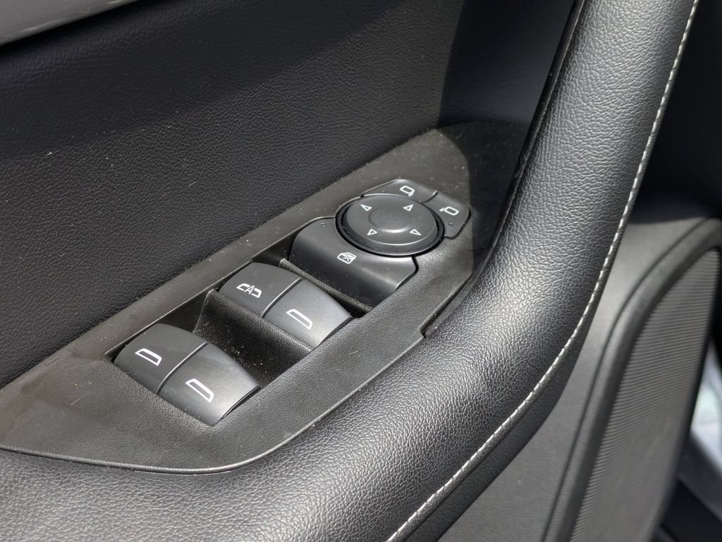 Used 2025 Chevrolet Blazer LT FWD image 13