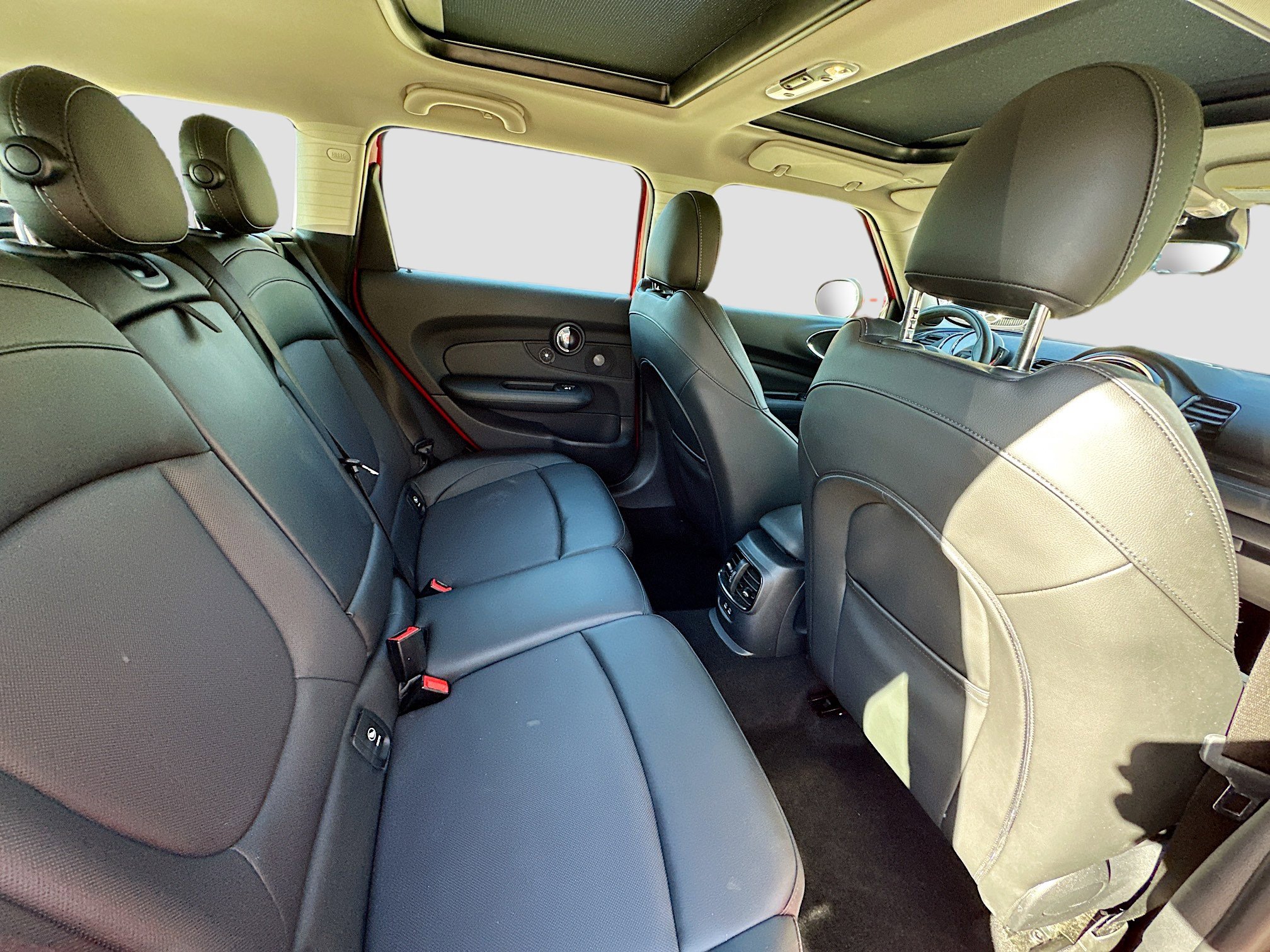 Used 2020 MINI Cooper Clubman S w/ Premium Package image 30