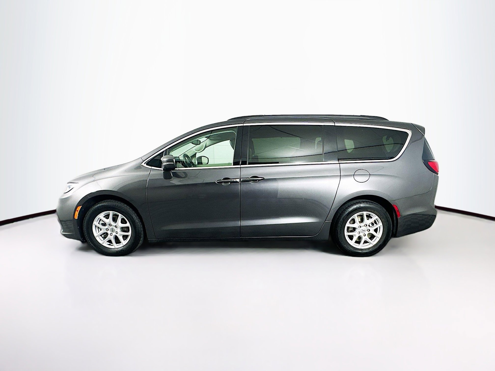 Used 2022 Chrysler Pacifica Touring-L image 4