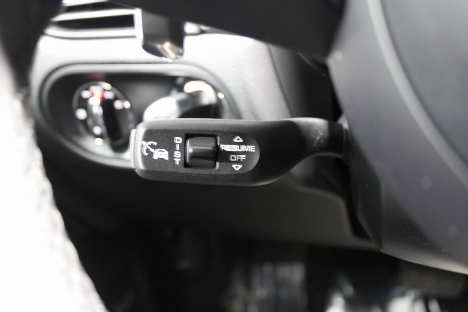 Certified 2025 Porsche Macan image 30