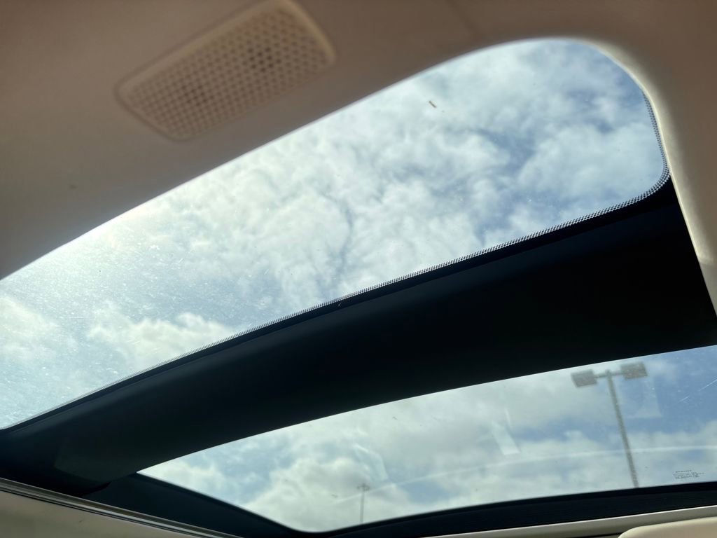 Used 2023 Toyota Crown Limited image 11