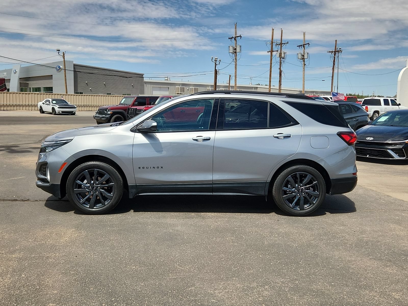Used 2023 Chevrolet Equinox RS FWD image 2