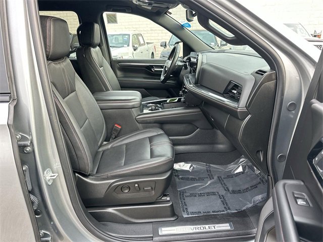 Used 2025 Chevrolet Suburban RST image 27