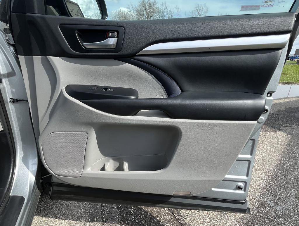 Used 2019 Toyota Highlander XLE image 21