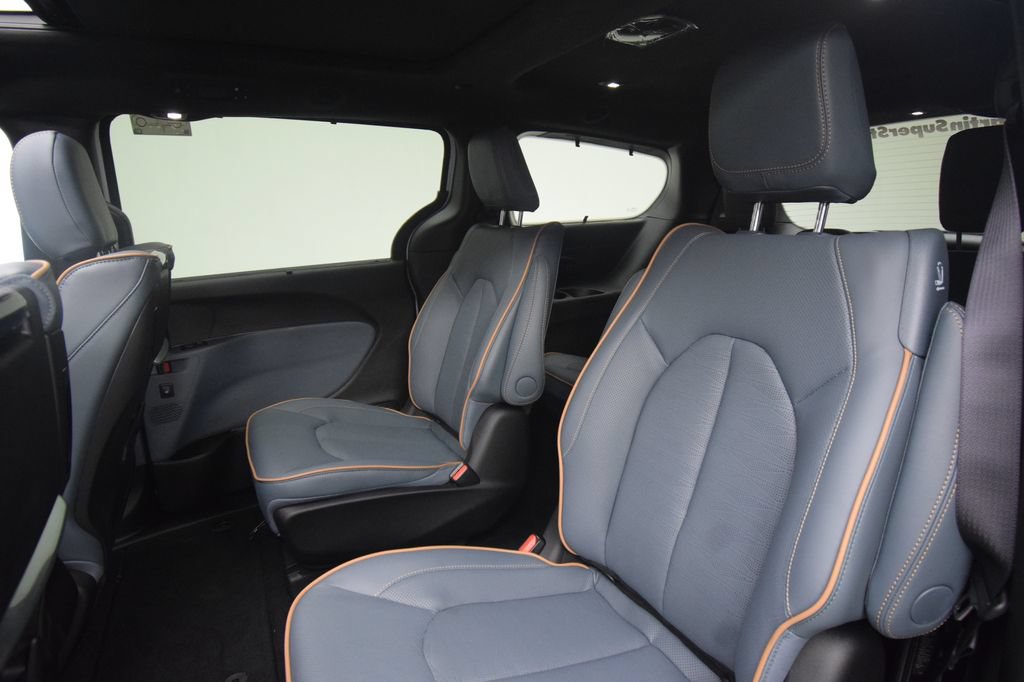 New 2027 Chrysler Pacifica Pinnacle FWD image 33