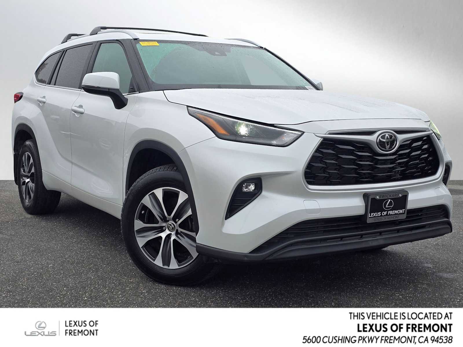 Used 2023 Toyota Highlander XLE FWD image 1