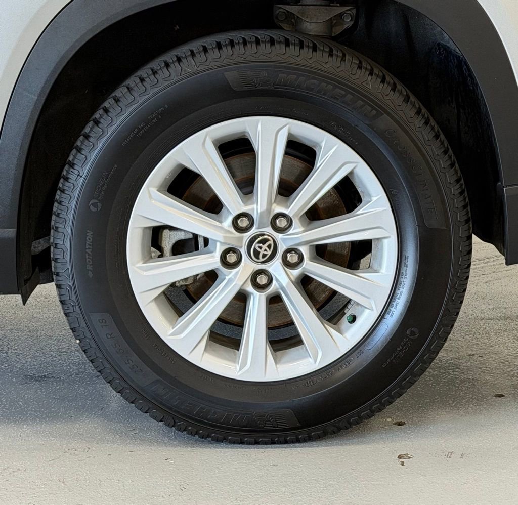 Used 2024 Toyota Grand Highlander AWD image 9