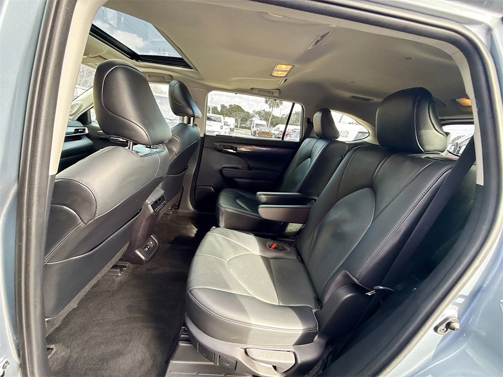 Used 2021 Toyota Highlander Limited image 26