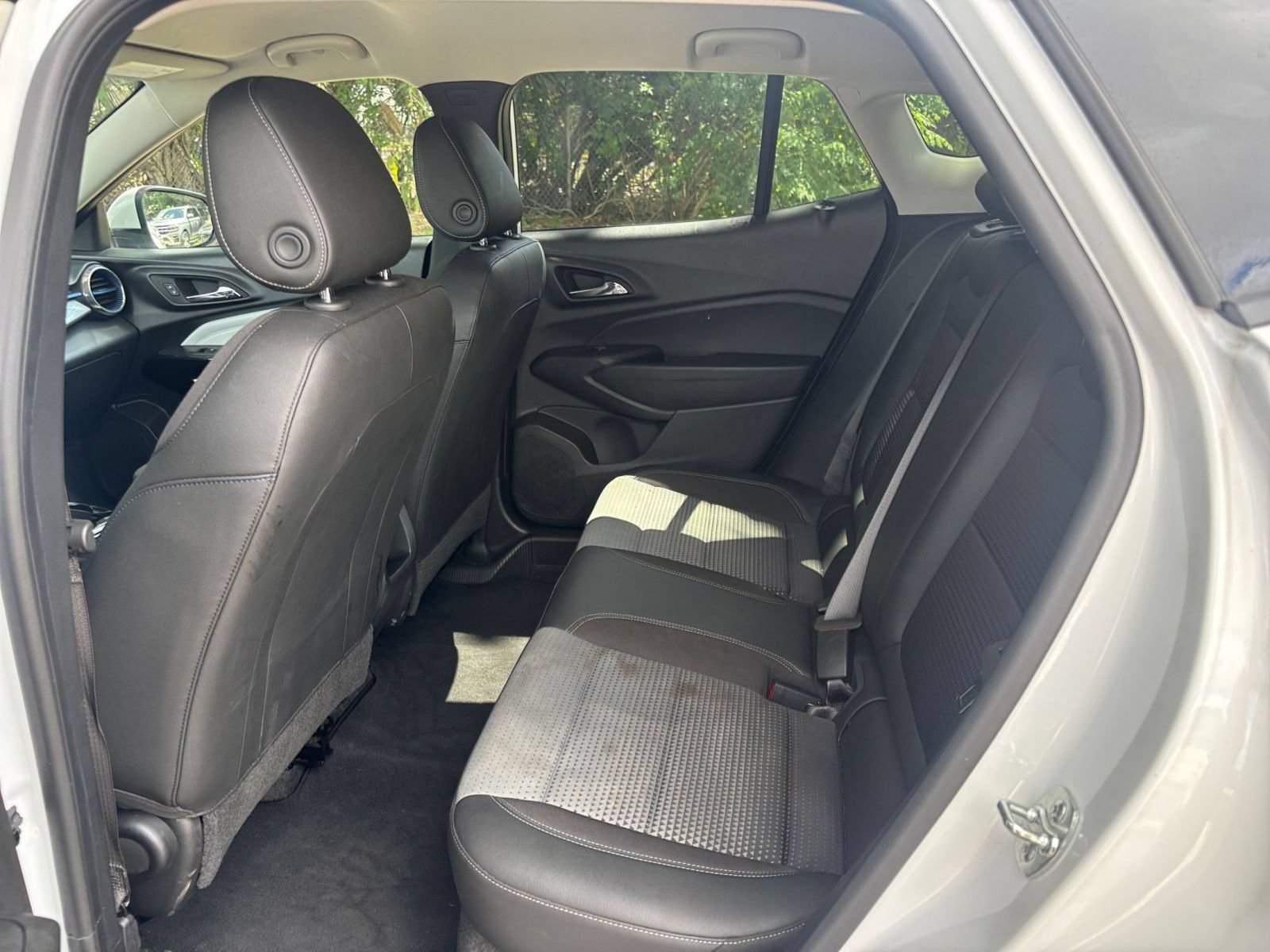 Used 2025 Chevrolet Trax LT FWD image 24