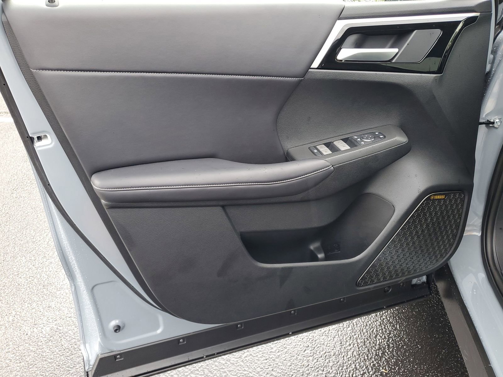 New 2025 Mitsubishi Outlander SE image 8