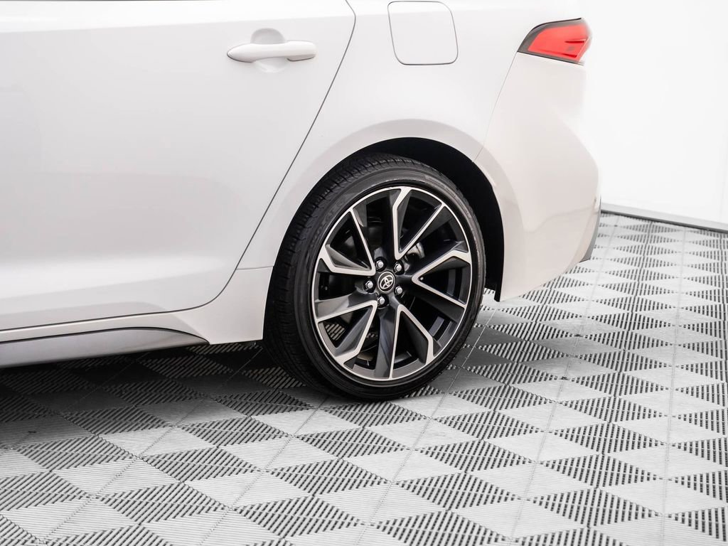 Used 2020 Toyota Corolla SE w/ SE Premium Package image 30