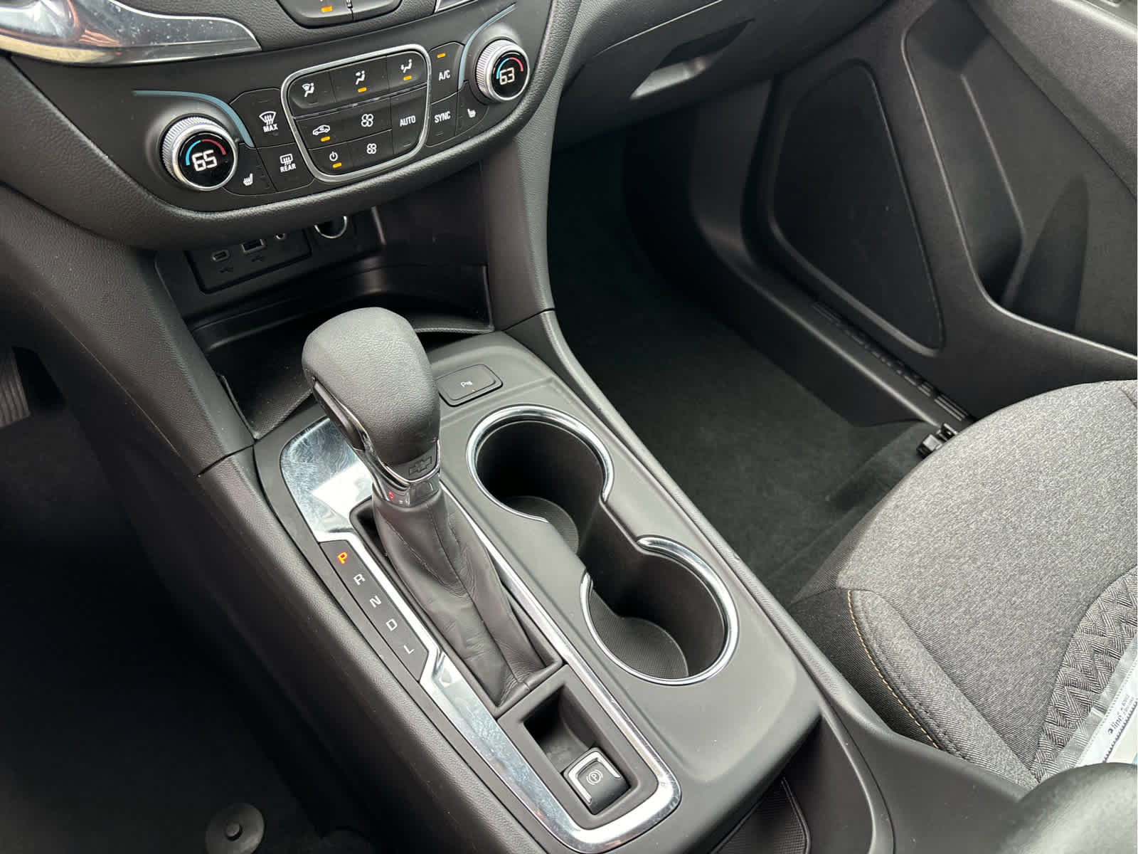 Certified 2024 Chevrolet Equinox LT w/ LPO, Floor Liner Package FWD image 15