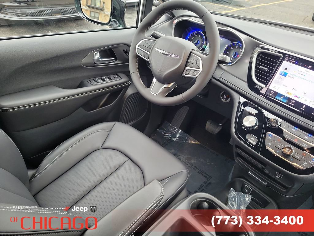 New 2026 Chrysler Pacifica Select image 15