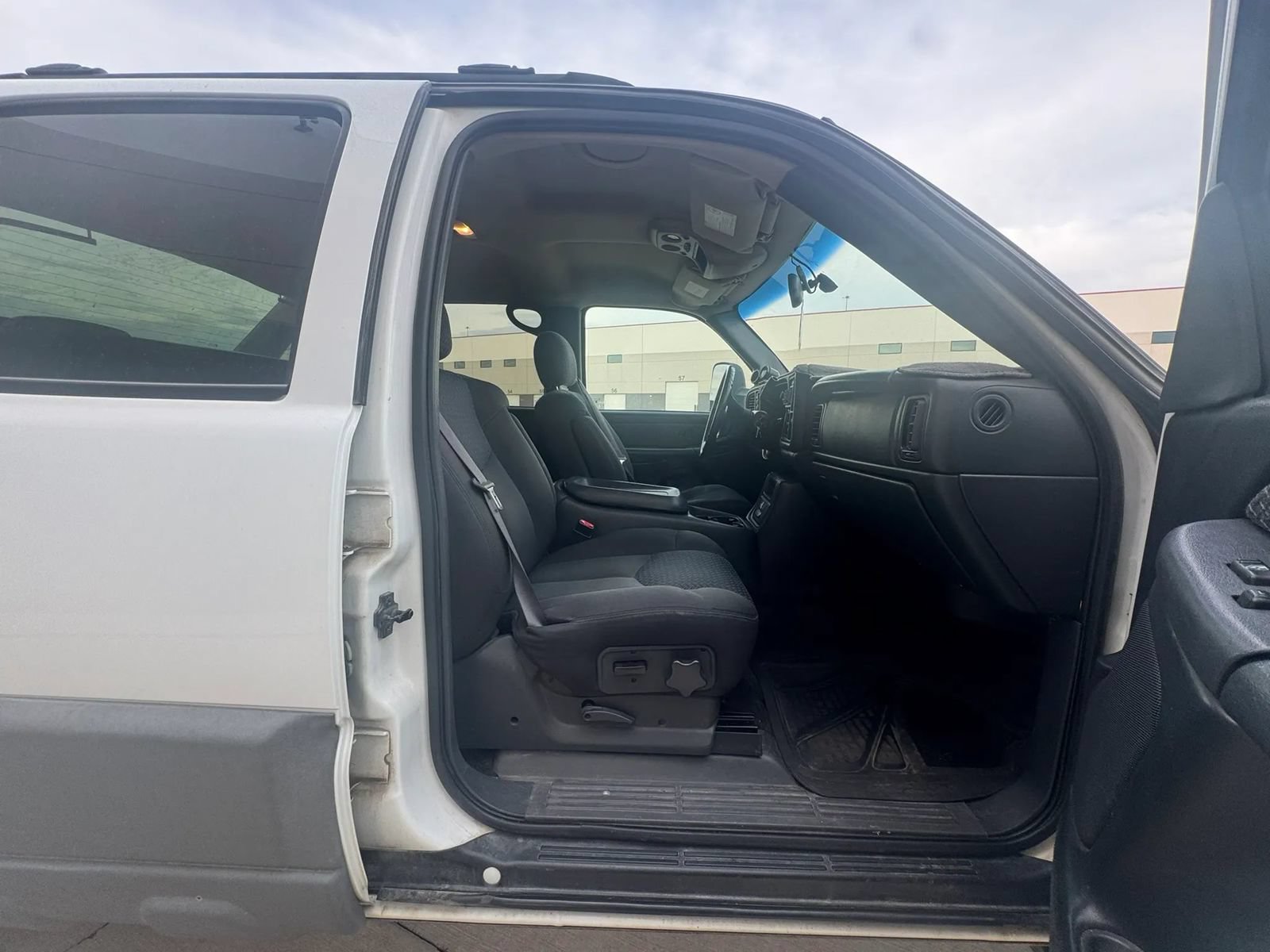Used 2002 Chevrolet Avalanche 4x4 w/ Convenience Pkg image 11