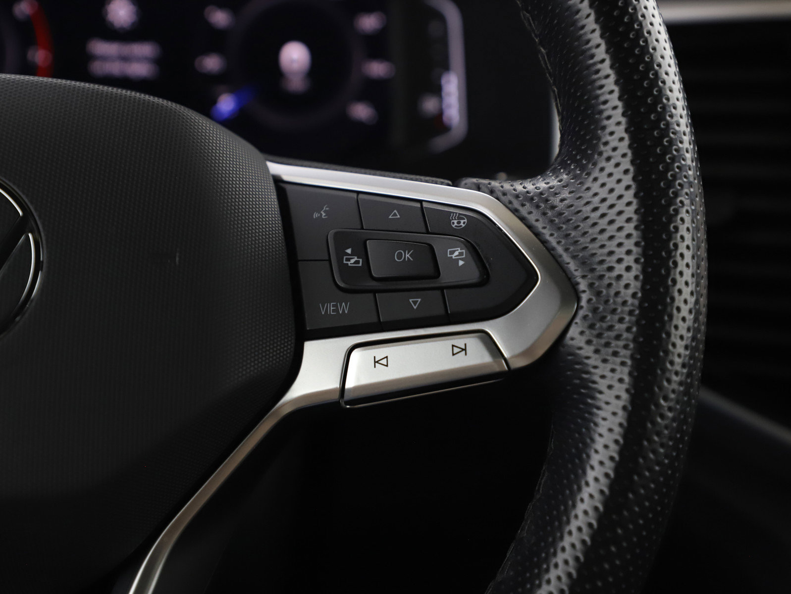 Used 2022 Volkswagen Atlas Cross Sport SEL R-Line image 28