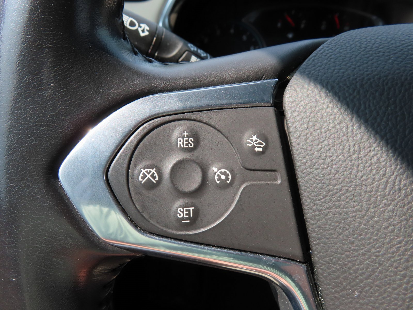 Used 2022 Chevrolet Traverse LT image 19