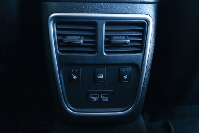 Used 2017 Chrysler 300 C RWD image 31