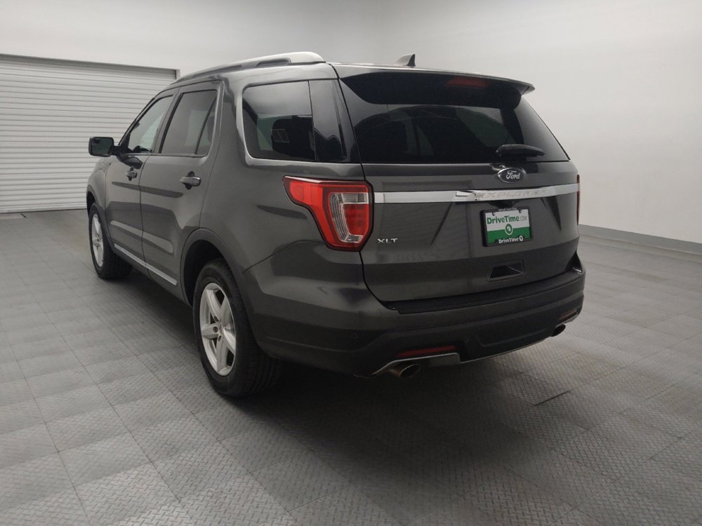 Used 2018 Ford Explorer XLT image 5