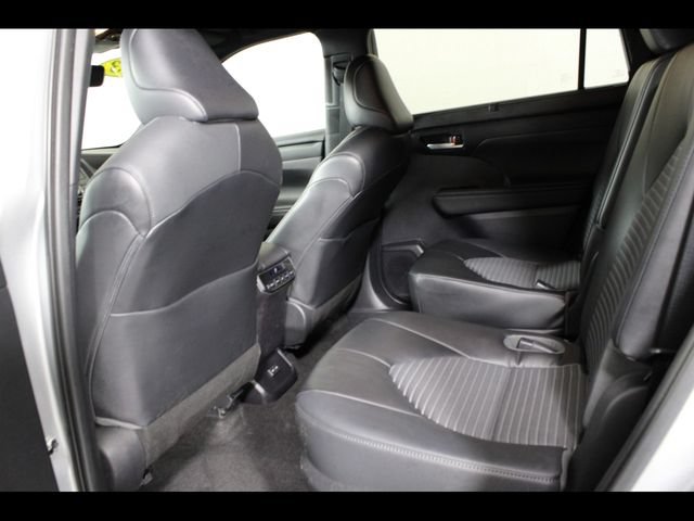 Used 2023 Toyota Highlander XSE AWD/4WD image 13