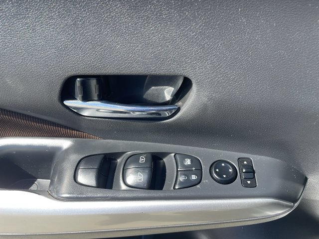 Used 2019 Nissan Kicks SR FWD image 21