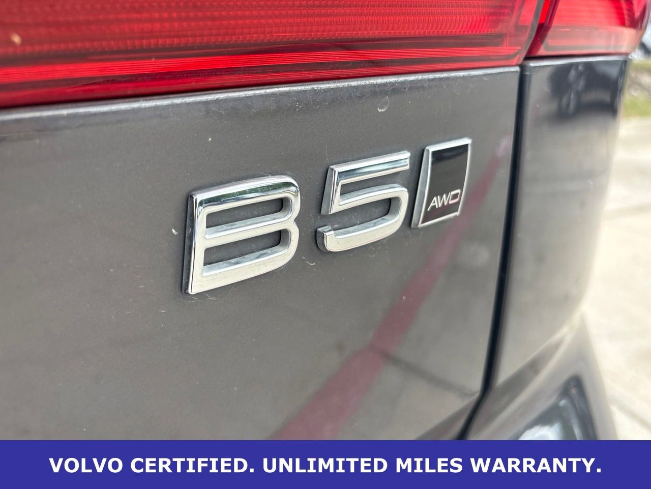 Certified 2023 Volvo XC60 B5 Plus AWD/4WD image 8