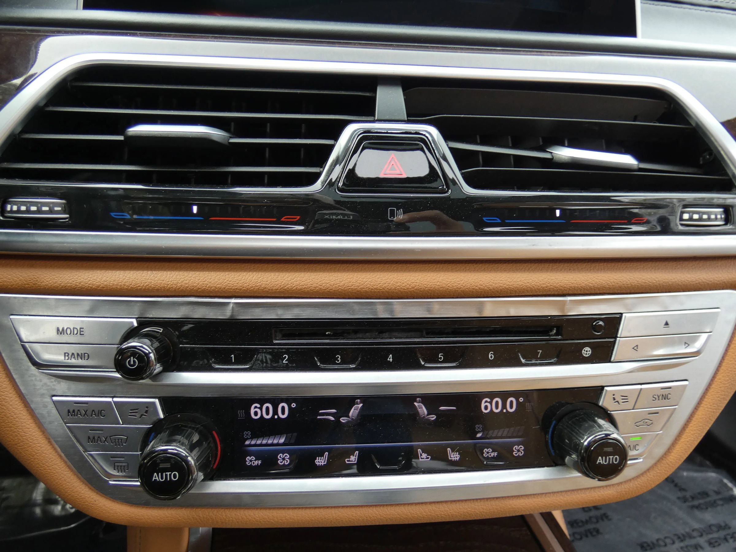 Used 2016 BMW 750i xDrive image 41